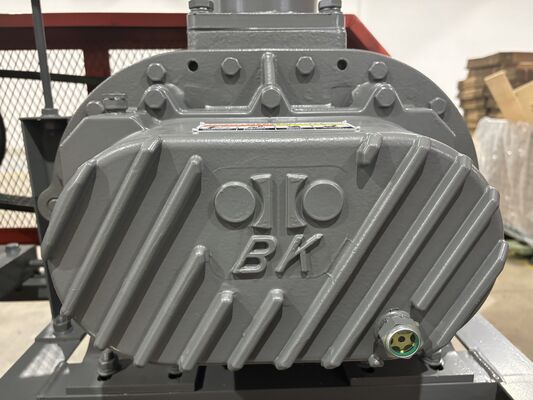 Soffiatore a lobi rotanti Roots a tre lobi DN40 (1,5'') con capacità d'aria di 0,37-1,11 m³/min e velocità massima di 2300 rpm